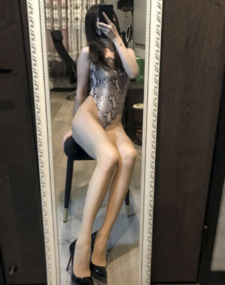 美女的