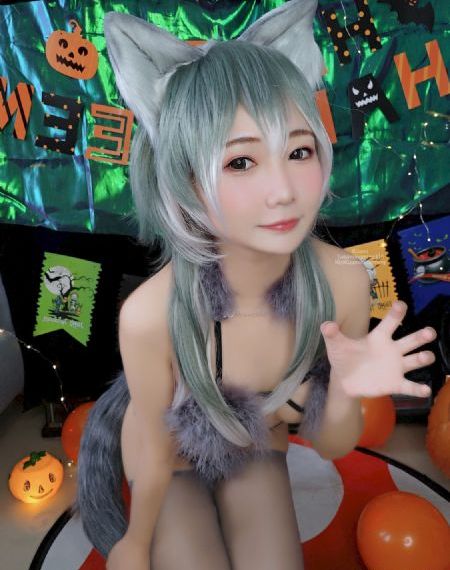 解开王霞的乳罩