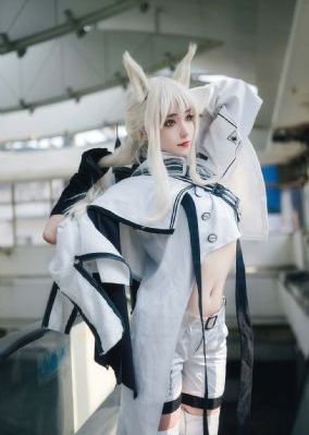 红衣小女孩